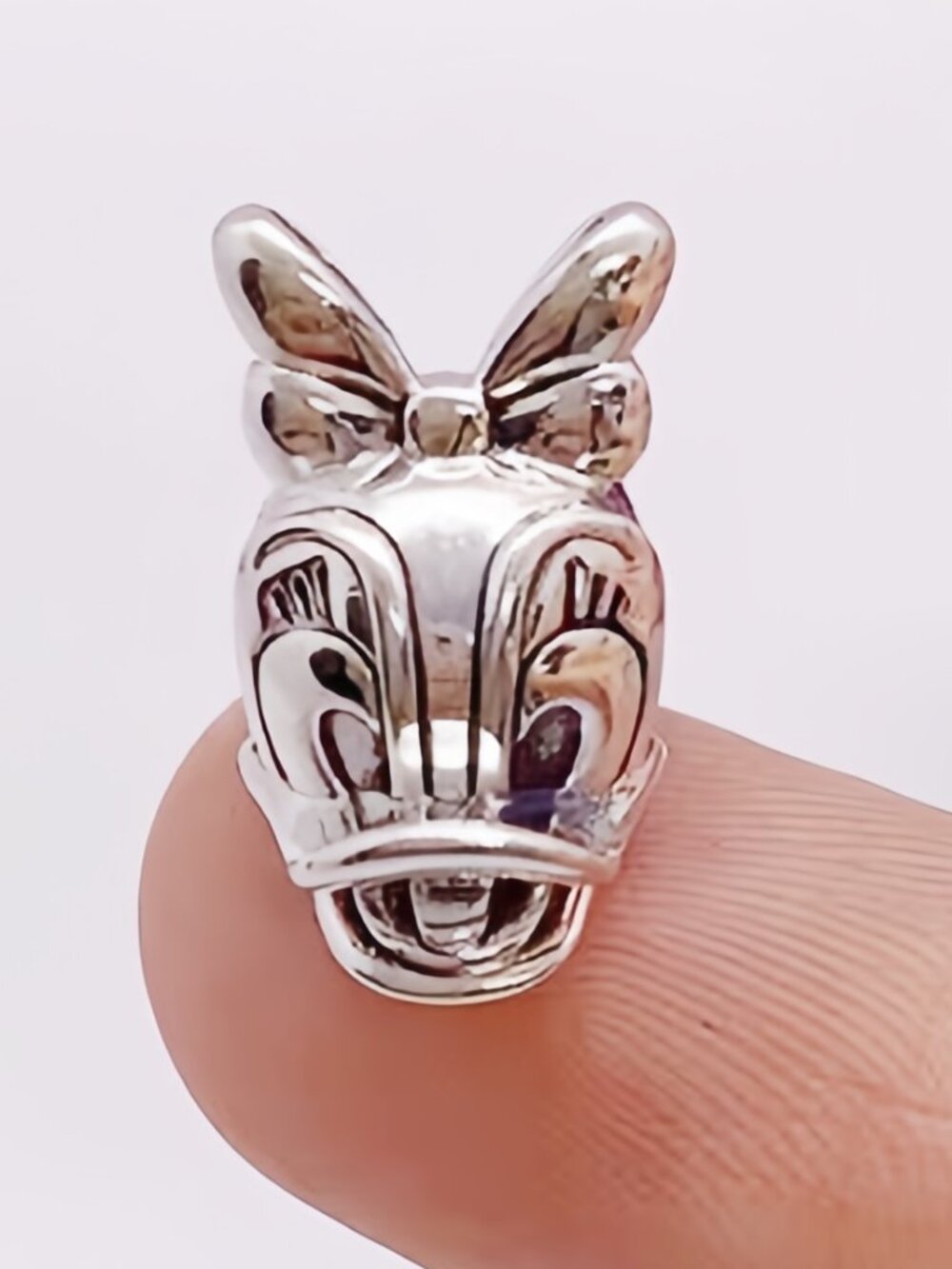 Pandora Disney, Daisy Duck Portrait Charm